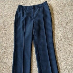 Le Suit navy women's pinstripe suit pants, size 8 Petite